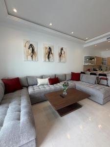 Appartement pour familles avec grande piscine et plage à proximité