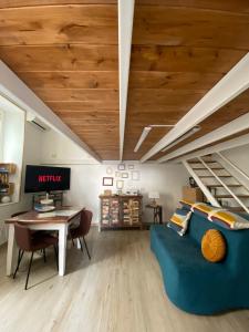 R&F HOME Loft Moderno a 50MT dalla Metro