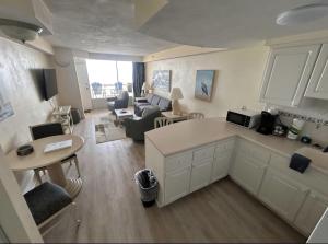 Spacious 1bdrm direct oceanfront wprivate balcony
