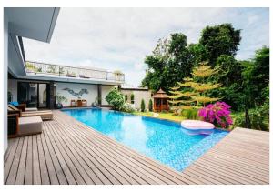 Casa Gong Jimbaran 5 Bedroom Oasis with Pool Rooftop near GWK