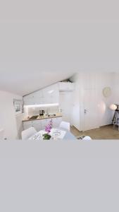 Apartment with beutiful view-Marijana