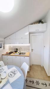 Apartment with beutiful view-Marijana