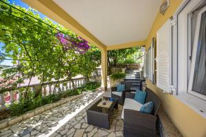 Sea View Jagoda Apartments near the Beach