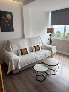Estudio de diseño con vistas al mar