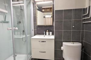 Apartment with loggia 300m from the beach