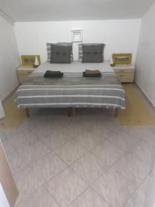 Apartment in Vrsi with Balcony, Air conditioning, Wi-Fi (4824-6)