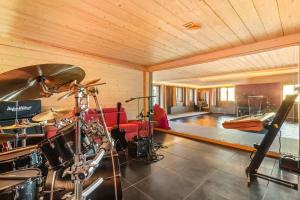 Beautiful Modern Chalet in the Nature Gstaad Region