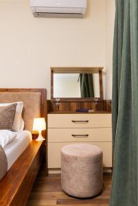 Alvera Home 1BR apartment with Private Parking