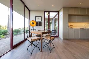 Astonishing Villa with Post-Modern Architecture
