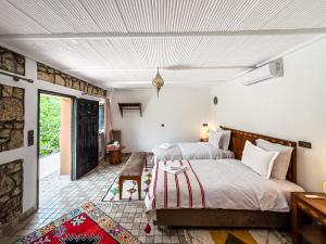 Tonaroz House