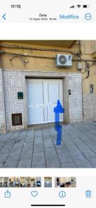 di fronte al museo