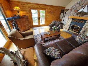 Sunset Cabin by the Sea, Log cabin stunning views