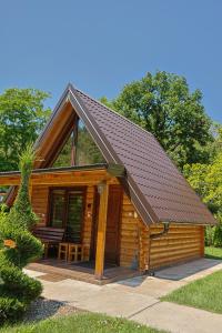 Sicevacka Bajka log cabin in a nature park