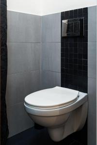 Emperor Marble Suite