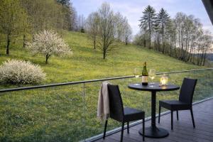 Chill by Lake Hill Apartment