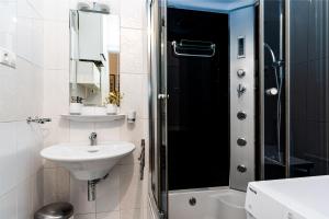Golden Jewel Suite