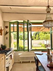 Maison de caractère avec piscine proche d Uzes