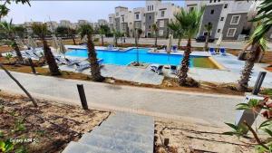 Amwaj Q Chalet 3 Bed Direct on the pool