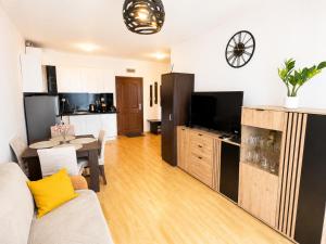 Panorama Bay Pool Access Apartment