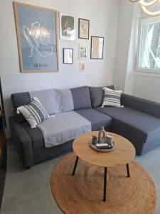Level up - B Duplex , 2 Level Cozy Apartment with Parking