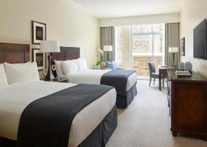 Deluxe Queen Room with Two Queen Beds with Courtyard View room in Residences at The Little Nell