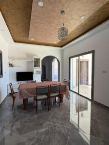 Villa Fares in Temlel