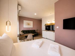 ATHONITEseasons luxury suites