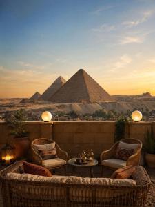 Gardenia Pyramids View Inn