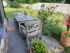 Beautiful, Spacious ensuite room with parking