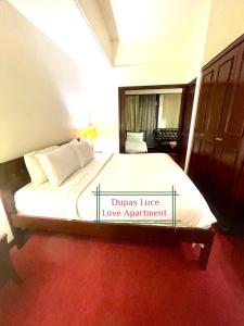 Dupas Luce Love apartment At Times Square kl