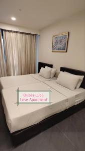 Dupas Luce Love apartment At Times Square kl