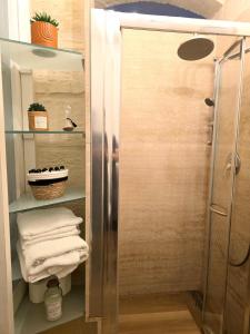 Studio in a traditional guest house, with private yard and shared roof terrace GOTWN1-8