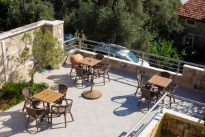 BMV room for 2-3 with greenery view