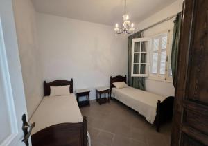 Antique seaside appartement