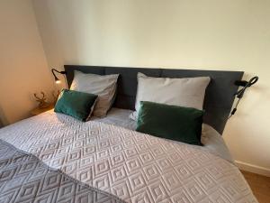 Wiślany Mokotów Apartament z ogródkiem i parkingiem