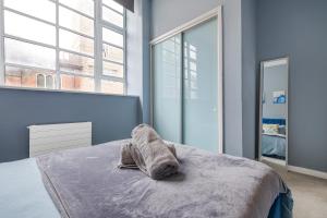 Spacious Central Brighton BN1 Apartment City Centre ,3 Min Walk to Beach,Near The Lanes ,Cafes, Fast WiFi, Sleeps 4 ,Long Stays Welcome
