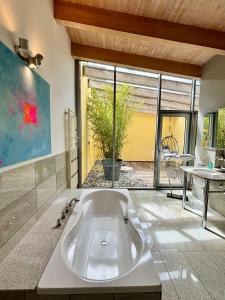 PaderCityLoft- lichtdurchflutet und privat mit Kamin-Dachterrasse-Sauna-Außendusche im Atrium