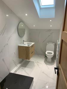 Loft tout confort 120m2 vue église, proche plages et commerces