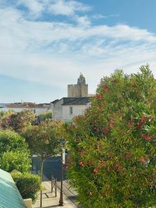 Loft tout confort 120m2 vue église, proche plages et commerces