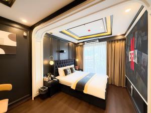 Star Night West Lake Premium Hotel