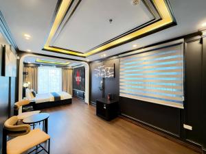 Star Night West Lake Premium Hotel