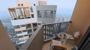 ARTISAN SKYLINE - TRIZEN 53rd Floor Stunning View