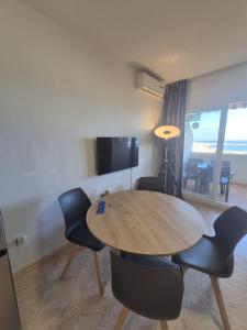 Benalbeach con vistas en primera linea de playa