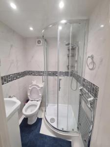 Amazing 4 bed house- Feltham, London, Heathrow