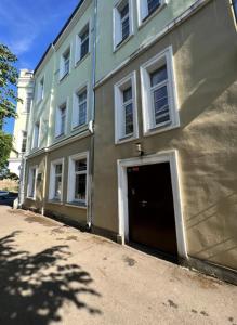 Avers House
