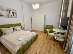 One Apartments Victory Square KM 0
