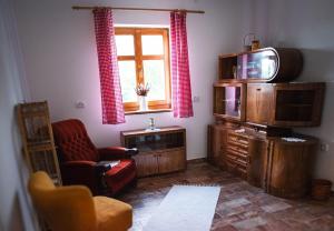 Gaias Garden - Traditional Slow Living Farmhouse