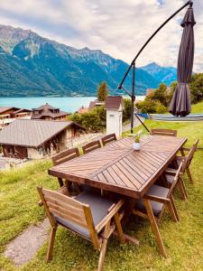 Chalet Luna - Alpine Apartment by Lake Brienz