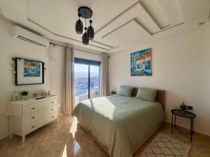 Bright and cozy apartment with balconies
