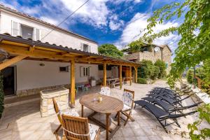 Holiday Home Hidden Hill Lopar - Happy Rentals